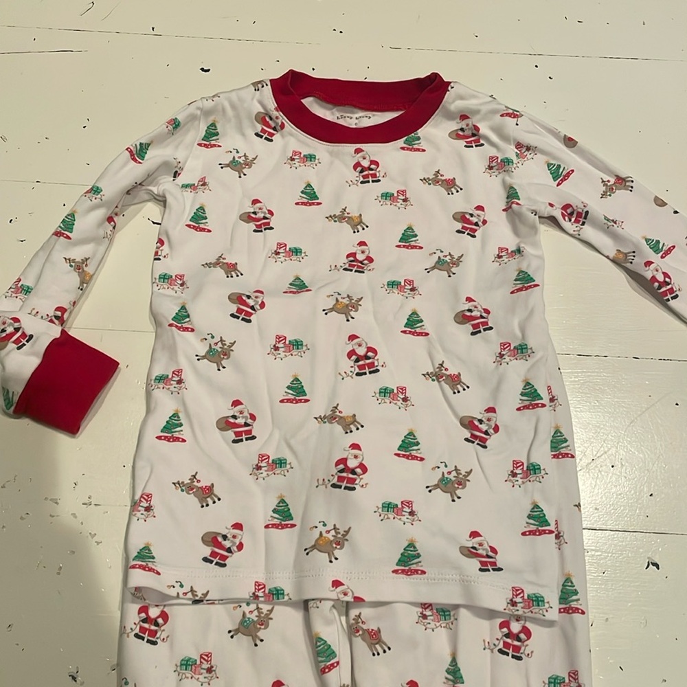 Kissy Kissy precious Christmas pajamas!